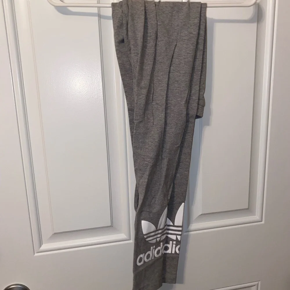 Grey Adidas Leggings Size XS White Logo - Picture 2 of 4